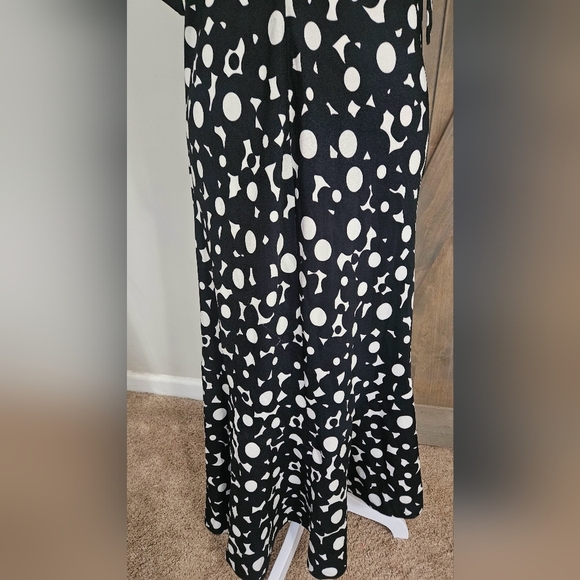 Anthropologie HUTCH Flounced Shoulder-Tie Midi Dress Black/white. Size Med - Picture 12 of 16